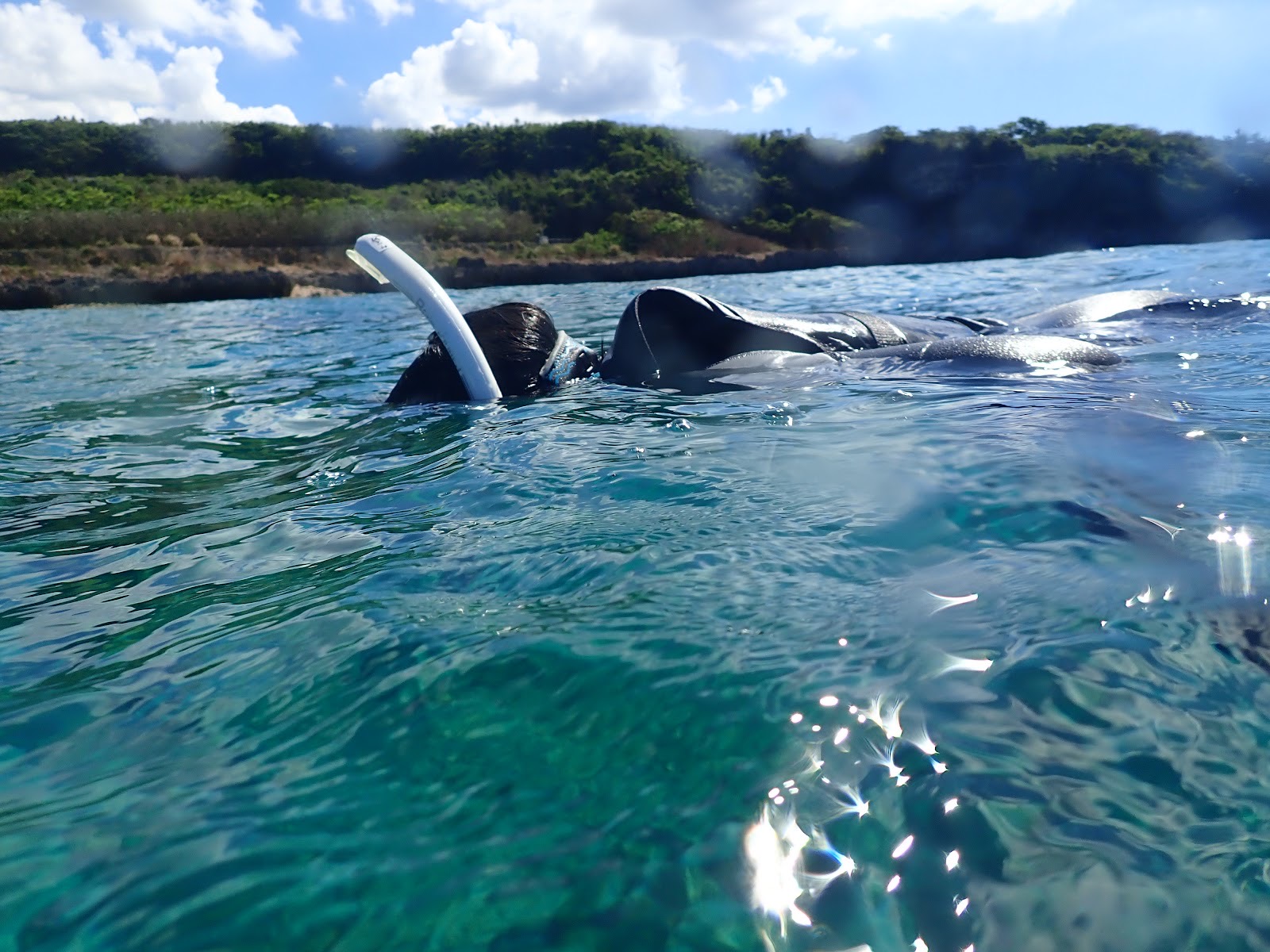 エメラルドの海で浮遊